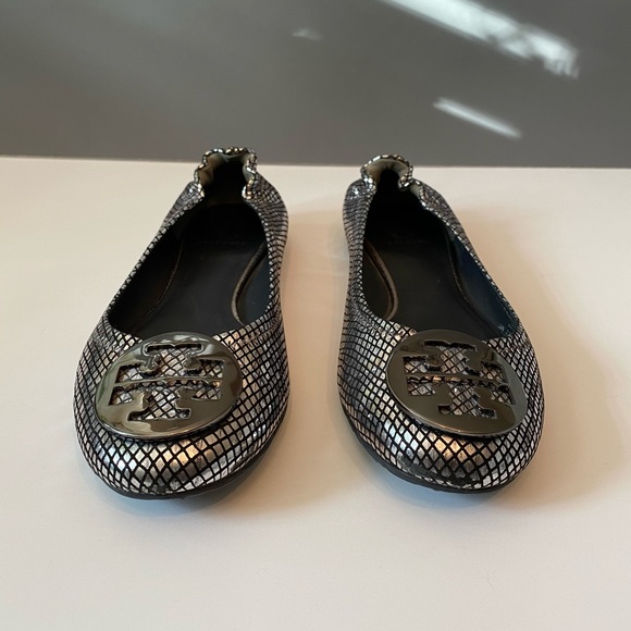 ❗️SOLD❗️Tory Burch silver/black snakeskin sz 8.5 - Picture 7 of 7